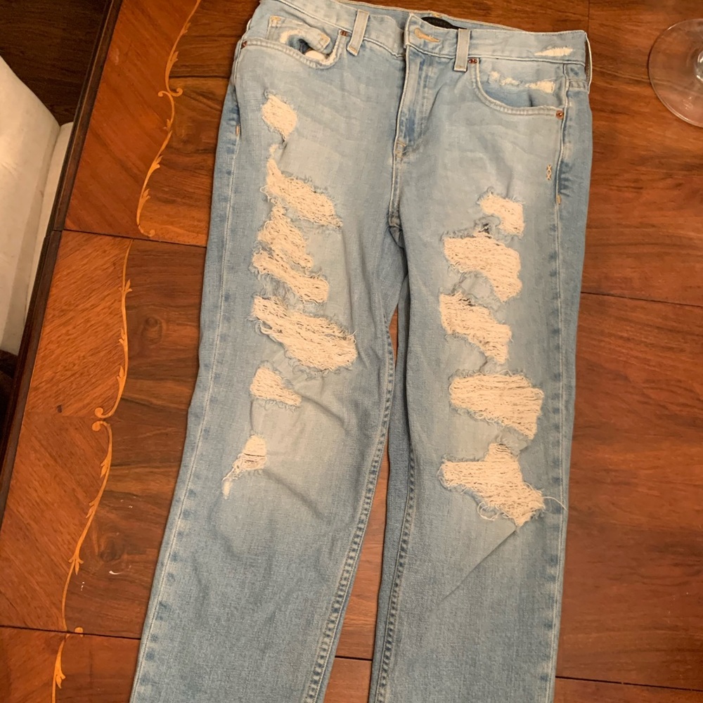 Distressed boyfriend jean light wash
